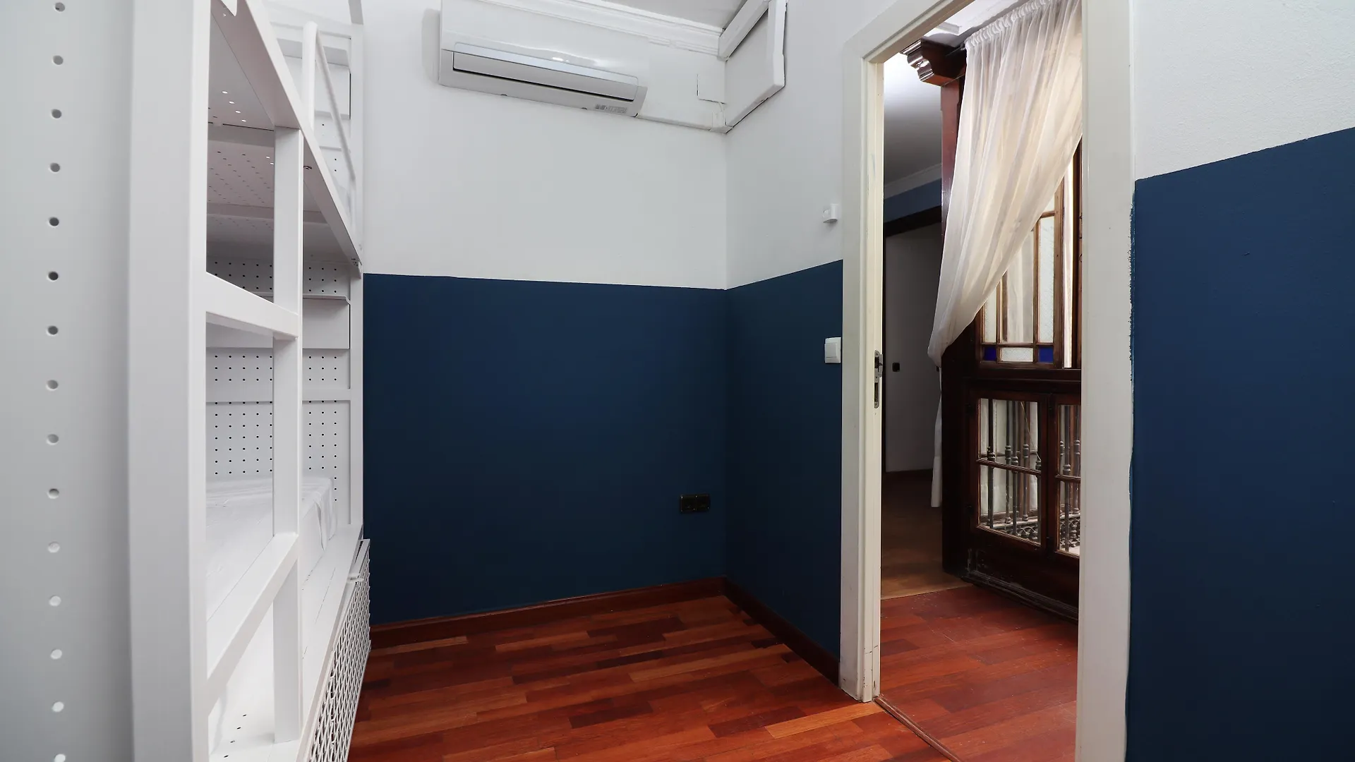 Feel Hostels City Center Малага
