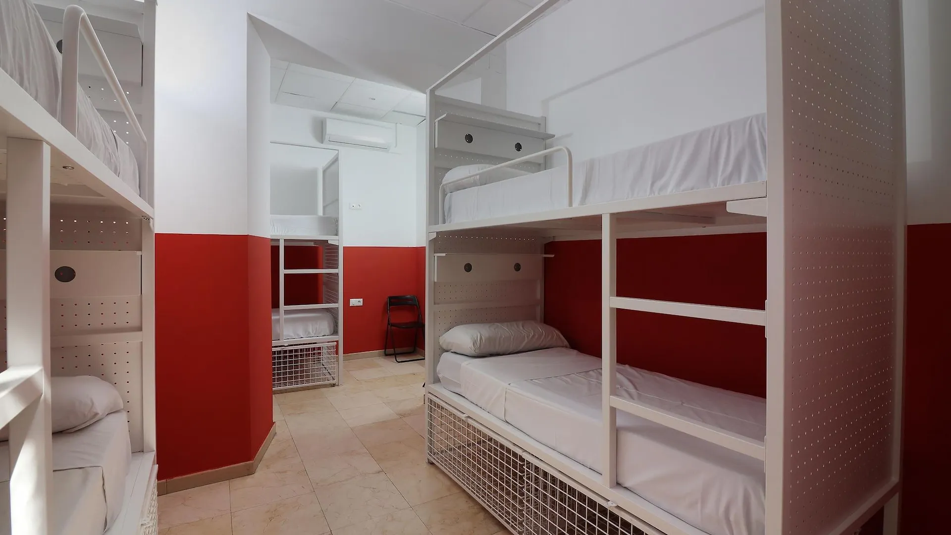 Feel Hostels City Center Малага